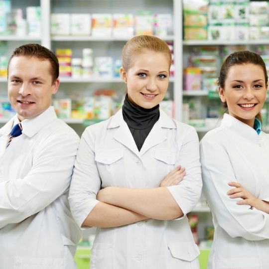 Pharmacy Assistant working in Calgary Alberta. Pharmacy Assistant Course.