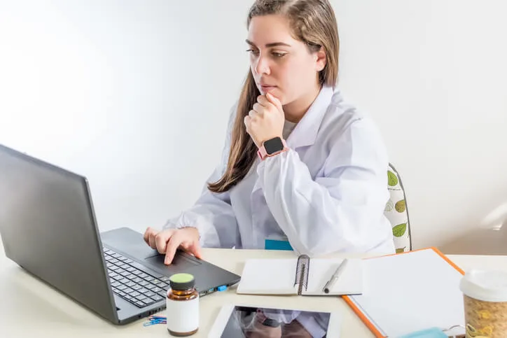 A student studying a pharmacy assistant course online in Canada