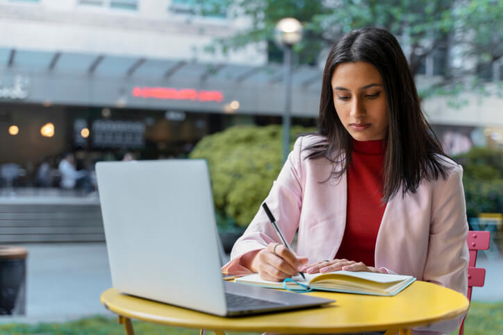 Cybersecurity Certifications in Canada: Guide for Students and Career Changers